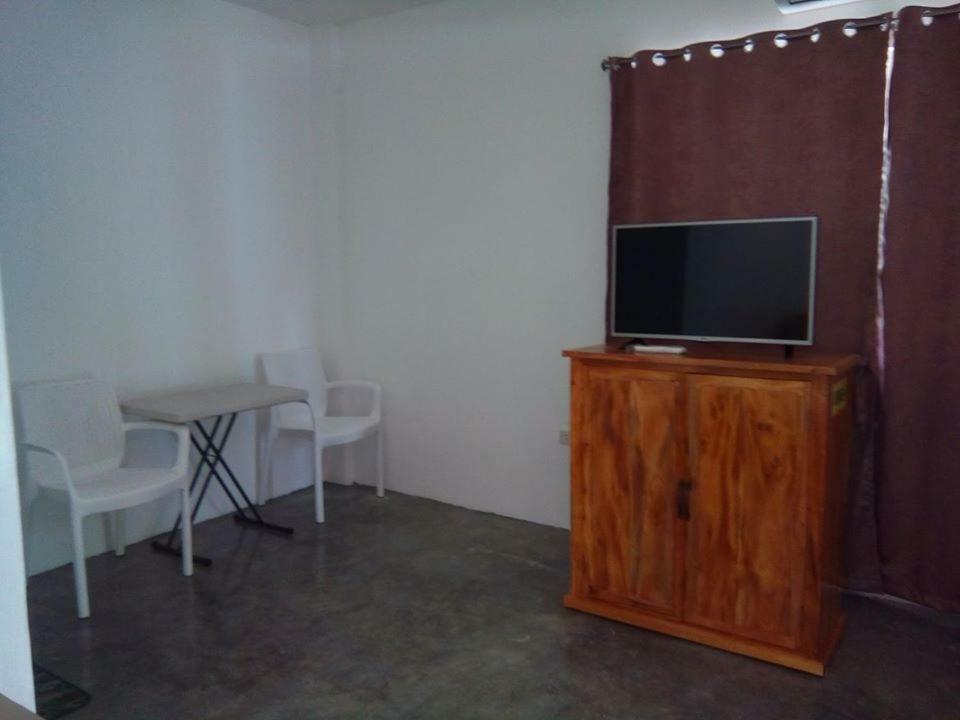 Mother Teresa Rooms&Restaurant Oslob Exterior foto